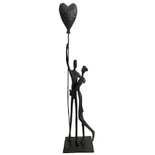Bound by Love Cast Iron Sculpture Couple Embracing Holding a Heart Baloon Shadow Art Metal Decor Lovers Valentine's Day Gift Anniversary Housewarming Present