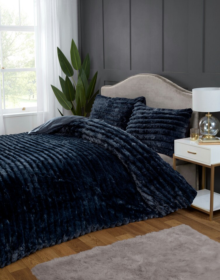 image 1 of Chunky Ribbed Fur Polyester Duvet Cover Set with Pillowcase | Grey | Charcoal | King | 1
