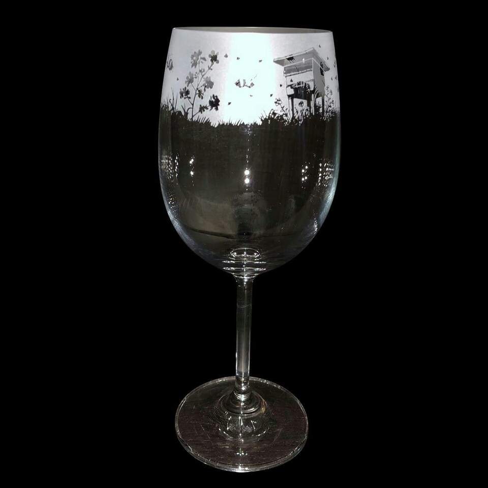 Animo Glass Etched Wine Glass Bee