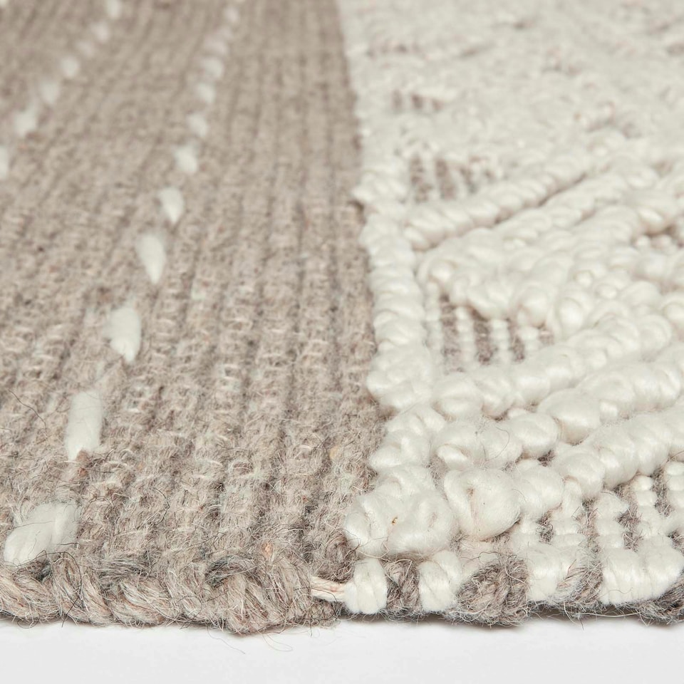 image 1 of Homescapes Patna Beige and Natural Kilim Wool Rug - 160 x 230 cm | Cream | 160 x 230 cm