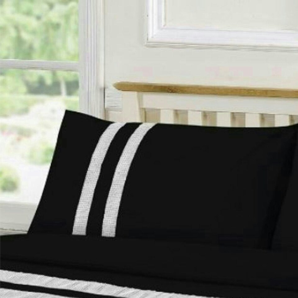 image 1 of Lace Dia Duvet Cover Set - King - Black