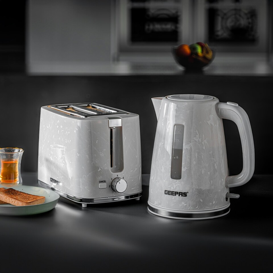 image 1 of GEEPAS 1.7L 3KW Cordless Electric Kettle, 900W 2 Slice Bread Toaster Combo Set