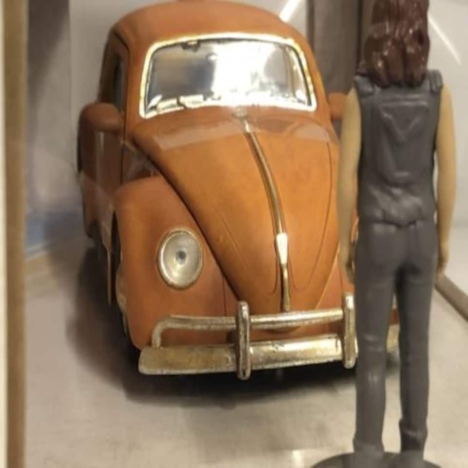 image 1 of Transformers Bumblebee VW Beetle with Charlie Figure 1:24 Scale Jada 30114