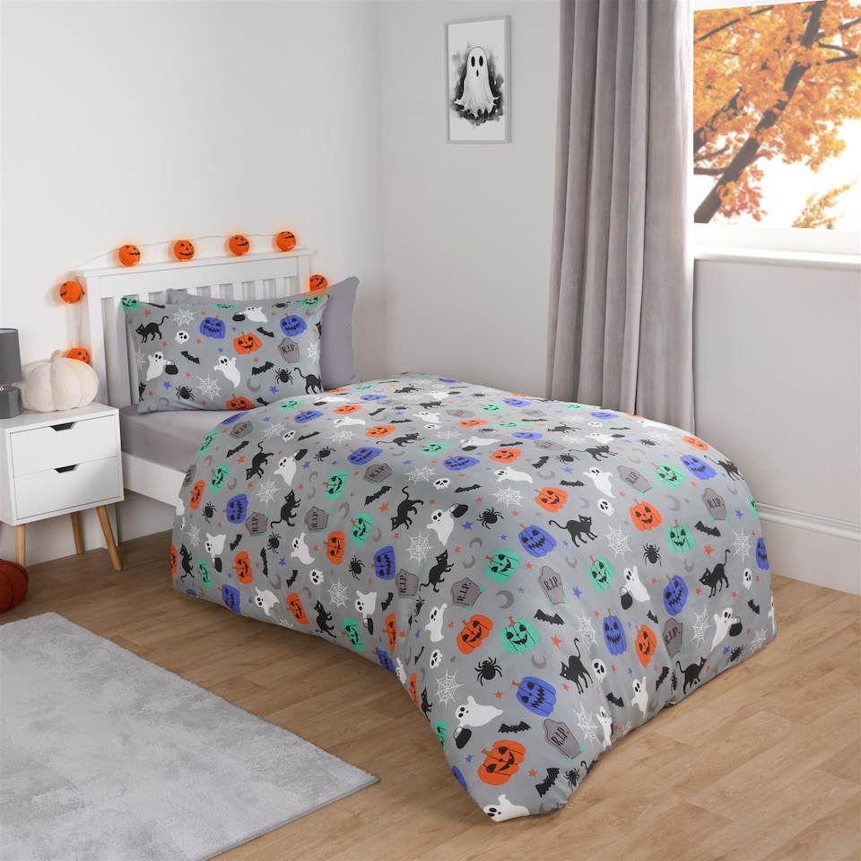 image 1 of OHS Halloween Pumpkin Ghost Ghouls Soft Plush Warm Duvet Cover and Pillowcase Bedding Set