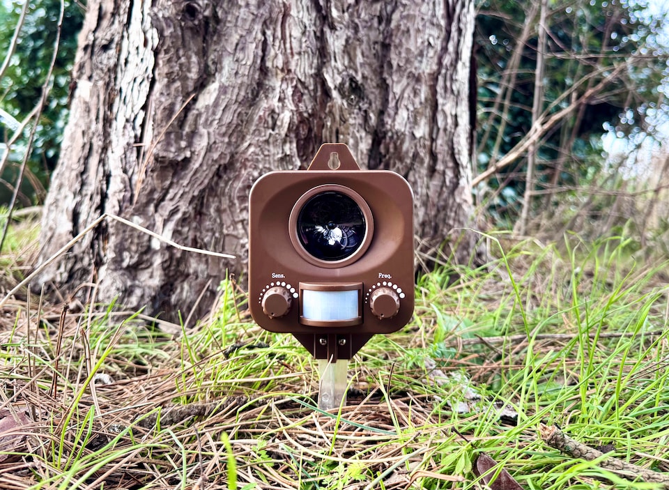 image 1 of Pestbye Battery Powered Fox Repellent Ultrasonic Repeller Deterrent Fox Scarer with Ground Stake