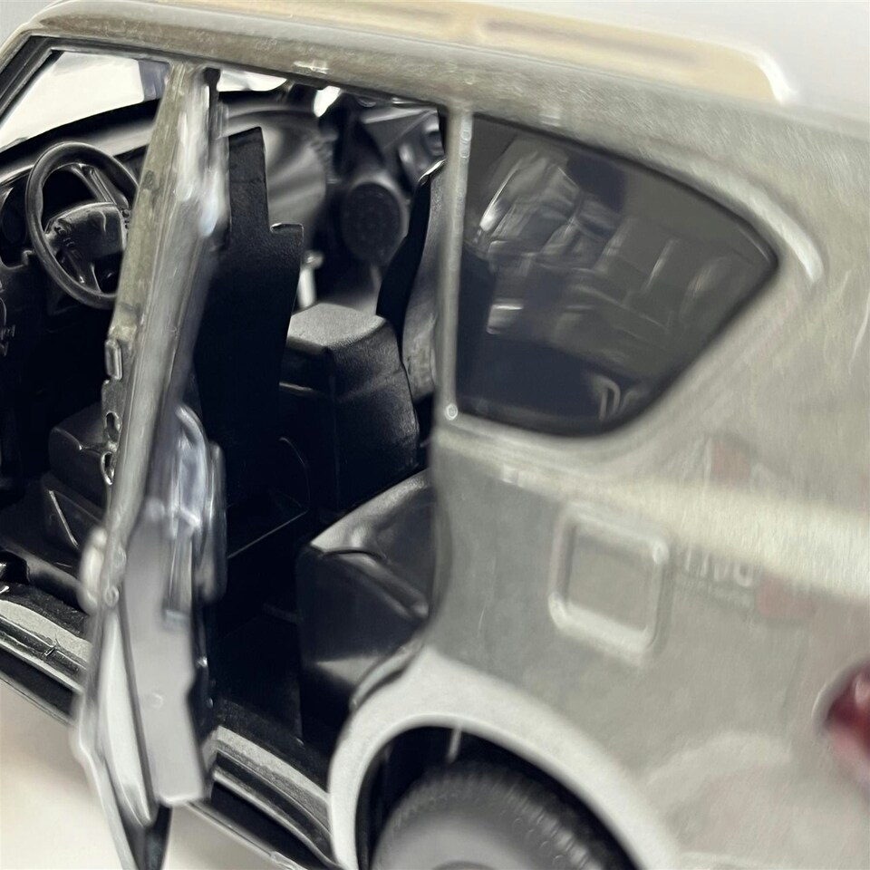 image 1 of Nissan Patrol Y62 Grey LHD 1:32 Scale Tayumo 32115015