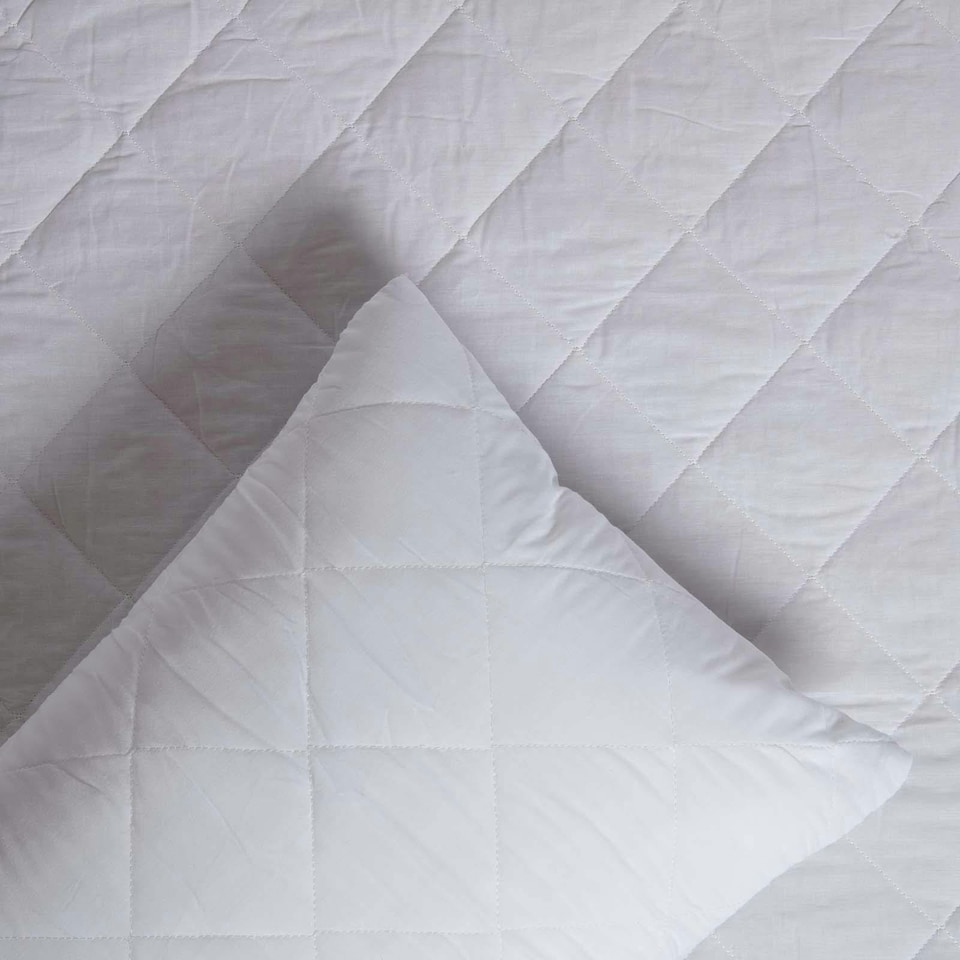 image 1 of Homescapes Quilted Waterproof Mattress Protector - Euro 160 x 200 cm | White | King