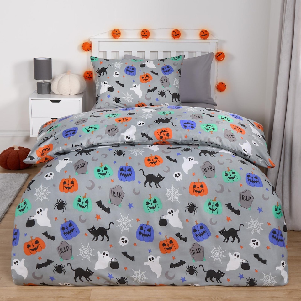 image 1 of OHS Halloween Pumpkin Ghost Ghouls Soft Plush Warm Duvet Cover and Pillowcase Bedding Set