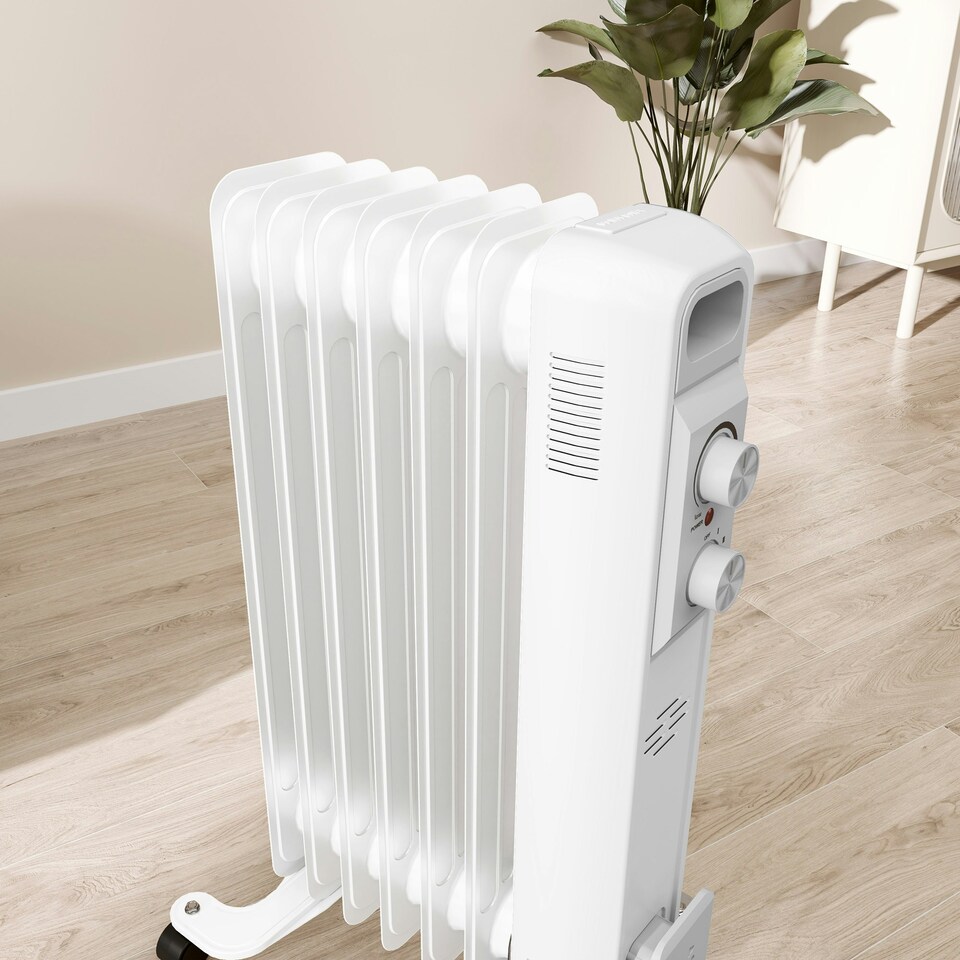 image 1 of HOMCOM 1500W 7 Fin Oil Filled Heater Radiator for Home, White