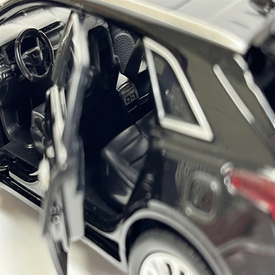 image 1 of Cadillac XT5 Black LHD 1:32 Scale Tayumo 32185010