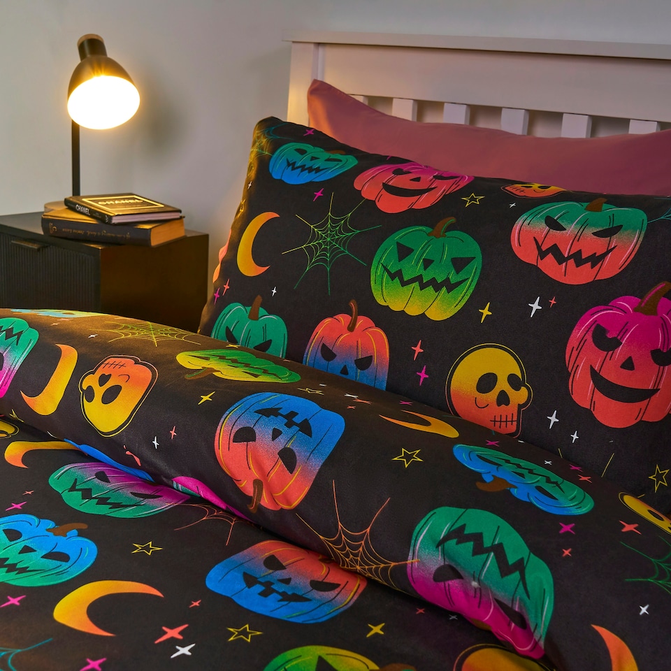 image 1 of OHS Halloween Pumpkin Ghost Ghouls Soft Plush Warm Duvet Cover and Pillowcase Bedding Set Black | Double