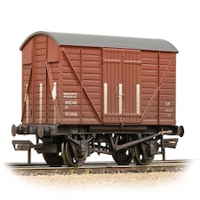 Bachmann 12t Shock Van Planked Ends BR Bauxite Early Weathered