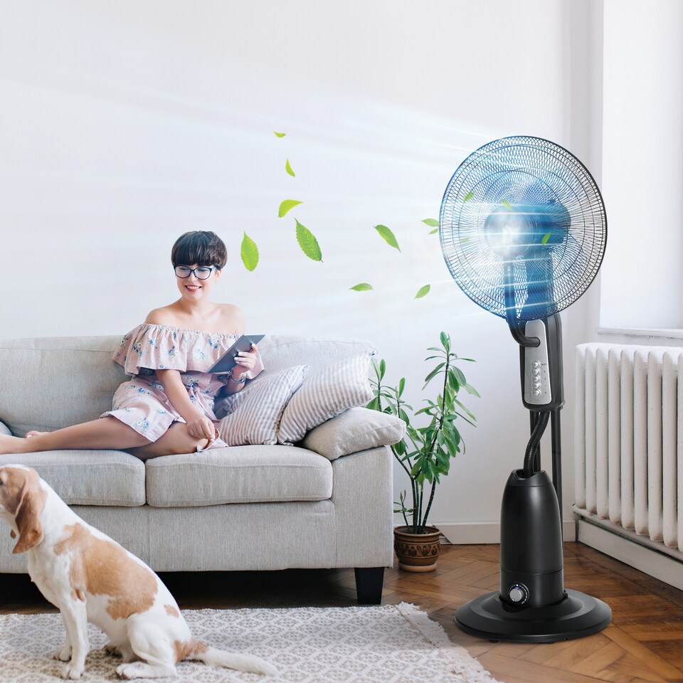 image 1 of HOMCOM 18 Pedestal Fan with Water Mist Spray, Standing Fan, Humidifying Misting Fan with 3 Speeds, 2.8L Water Tank, Black