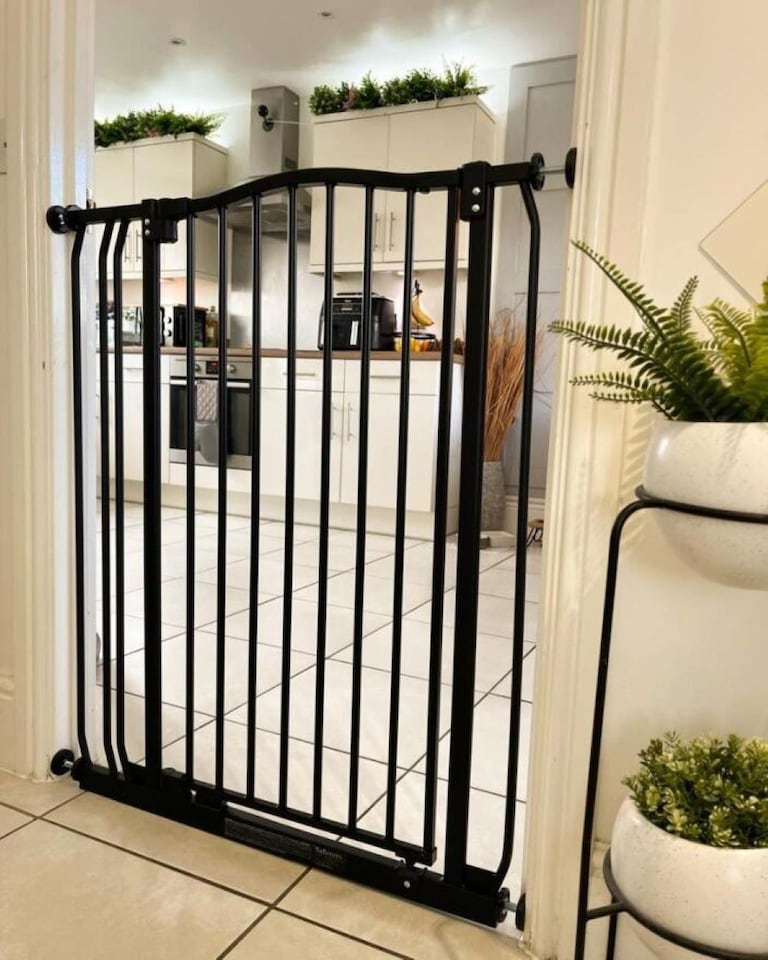 image 1 of Bettacare Extra Tall Curved Top Dog Gate, 71cm - 80cm, Matt Black, Extra Tall 100cm in Height, Pressure Fit Pet Gate