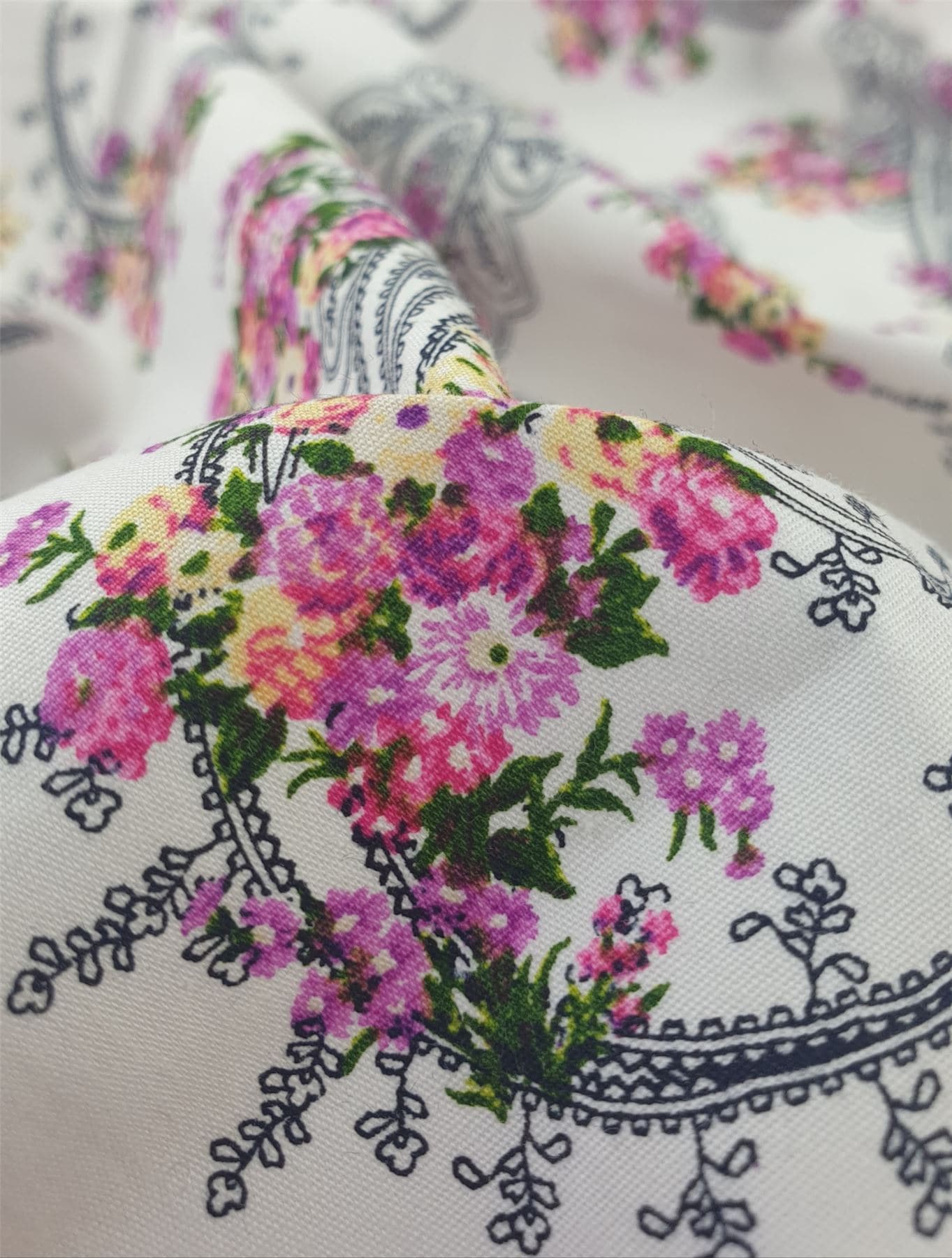White 100% Cotton Poplin Fabric for Dressmaking, Quilting, 112cm / 44" Wide - per metre
