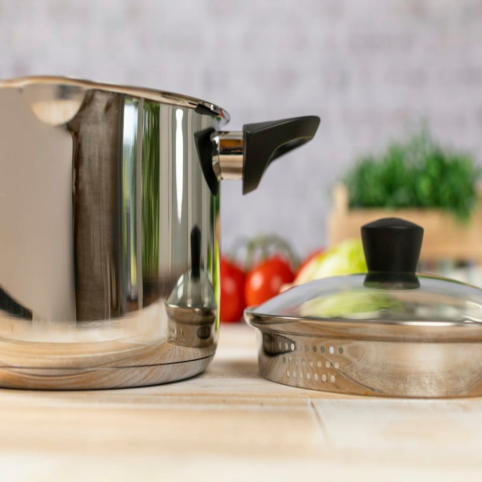 image 1 of CLASSIC PLUS Casserole with draining lid 3.7L 20cm