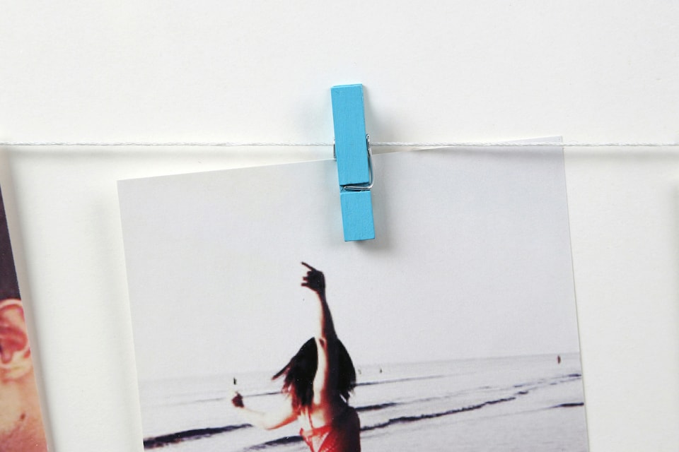 image 1 of Washing Line 3 Peg Deep Red Photo Frame,Decorative Image Holder For Sitting Area,Modern Picture Frame | Red | One Size