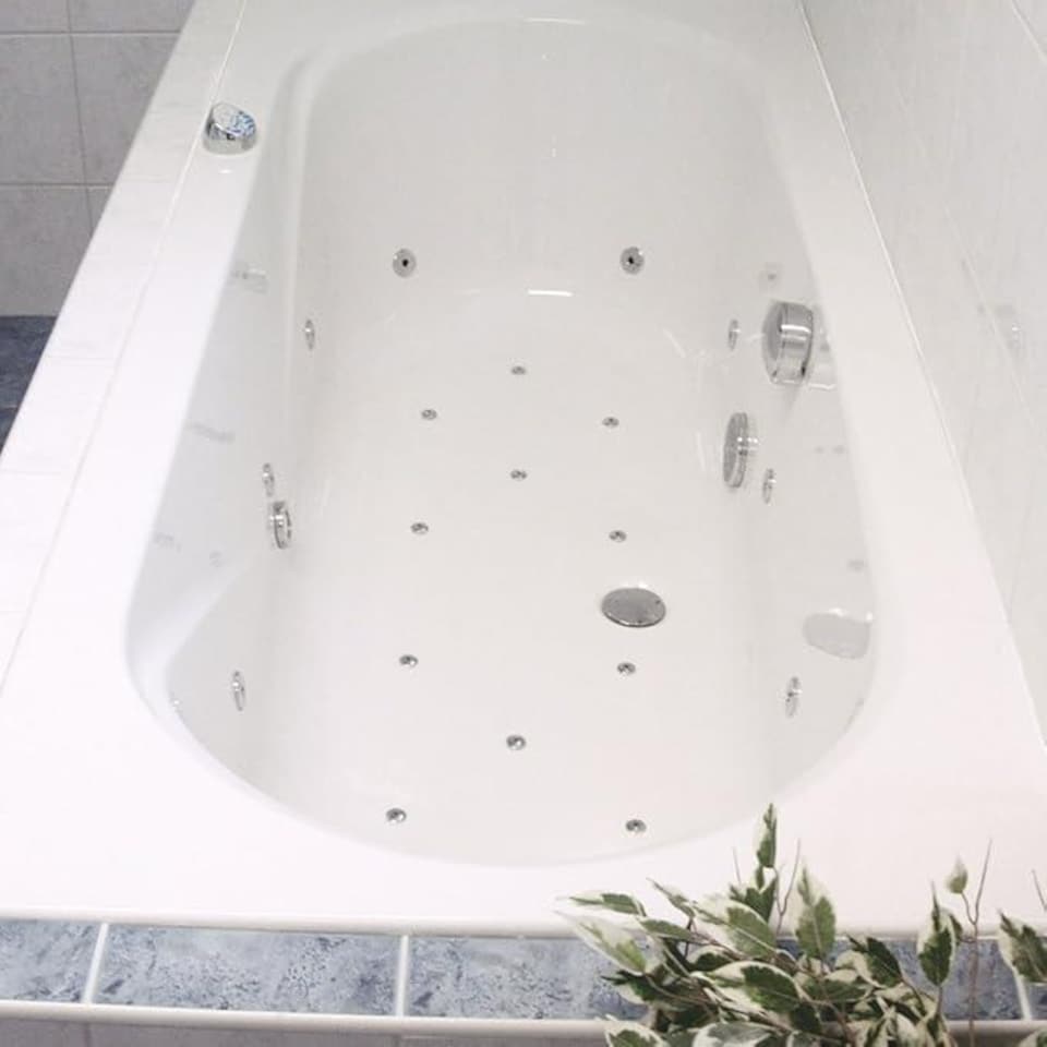 image 1 of HG hygienic whirlpool bath cleaner 1L