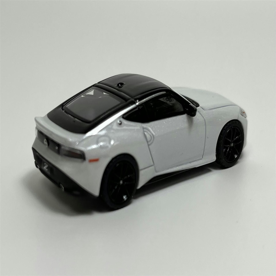 image 1 of Nissan Z Performance 2023 Everest White LHD 1:64 Scale Mini GT MGT00599L