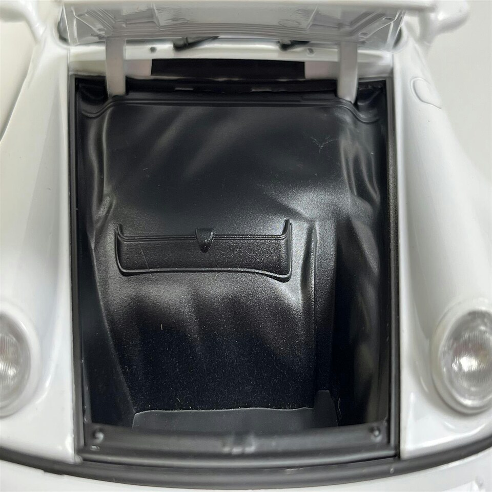 image 1 of 2009 Porsche 964 Turbo White 1:18 Scale Welly 18026w