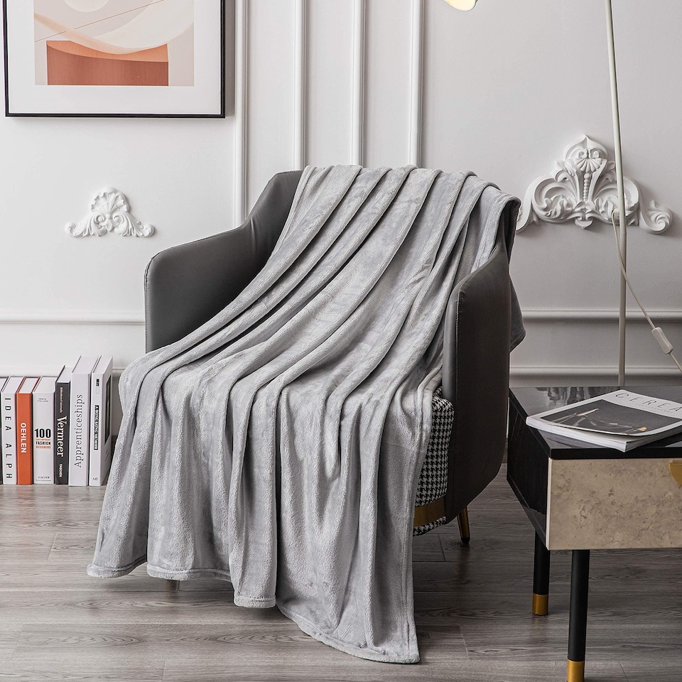 image 1 of Keplin Flannel Fleece Throw Blanket Soft Plush Microfibre Bedspread