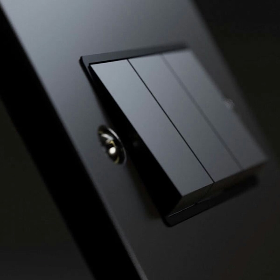 image 1 of SE HOME Matt Black 1 Gang 13A DP Ingot 1 USB Switched Plug Socket Black | Matt