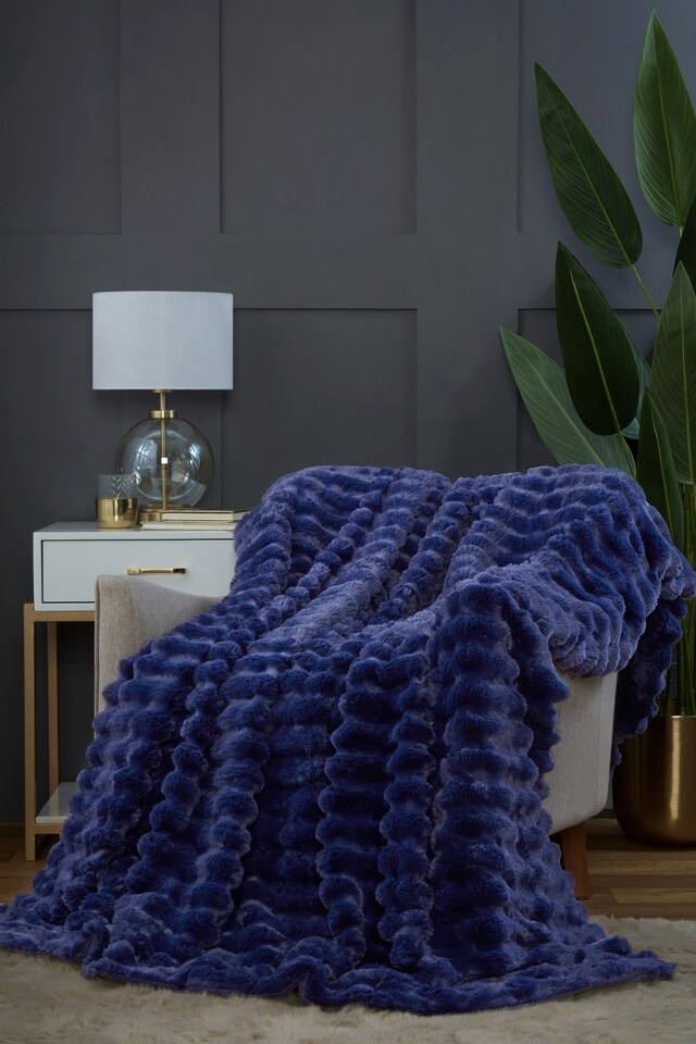 image 1 of Chunky Ribbed Fur Polyester Fleece Throw (150x200cm)