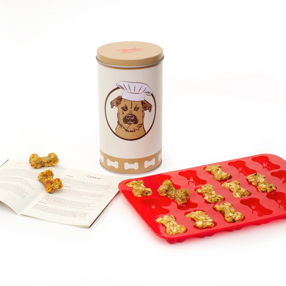 image 1 of Kobe Make Your Own Dog Treats Silicone Mould + Recipe Book
