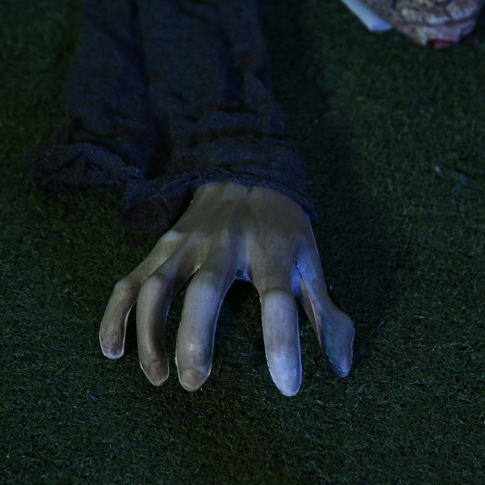 image 1 of HOMCOM 5.2ft Halloween Outdoor Decoration Crawling Zombie, Sound Activated