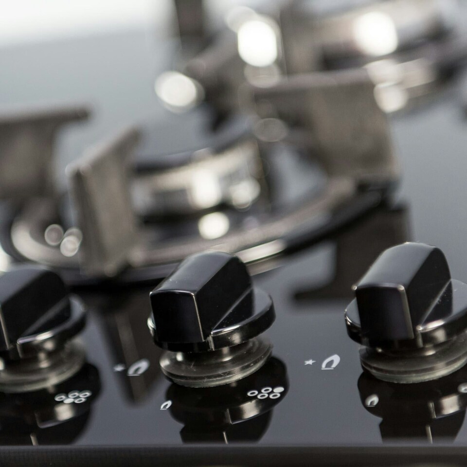 image 1 of SIA GHG902BL 90cm Black Glass 5 Burner Gas Hob With Cast Iron Pan Stands & Wok Burner
