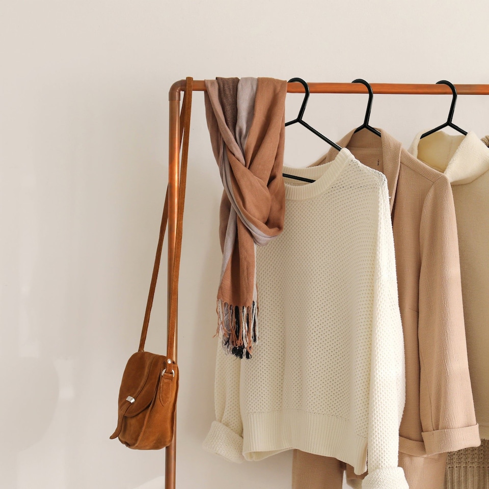 image 1 of Keplin Adult Plastic Coat Hangers Strong Slim Space Saving with Trouser Bar and Hooks