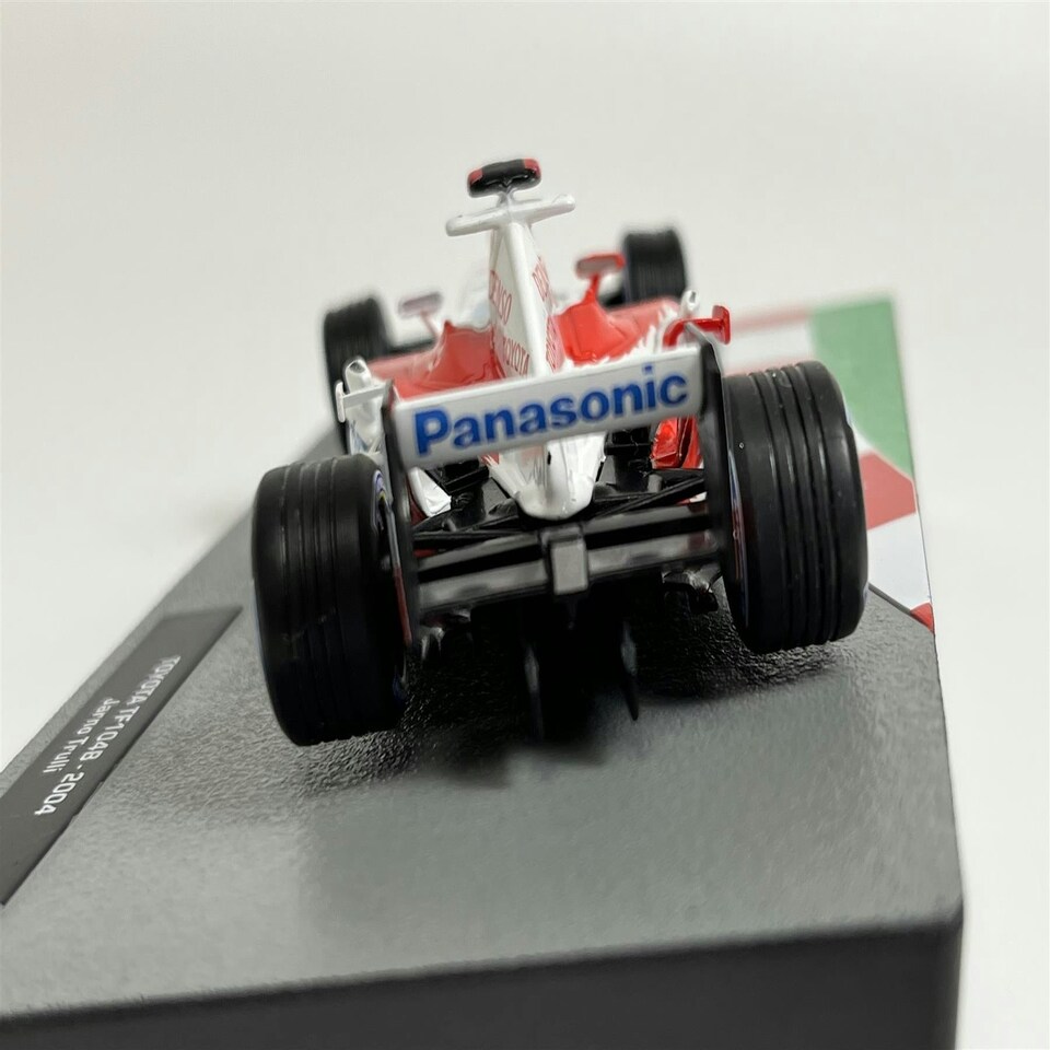 image 1 of Jarno Trulli Toyota TF104B 2004 F1 Collection 1:43 Scale