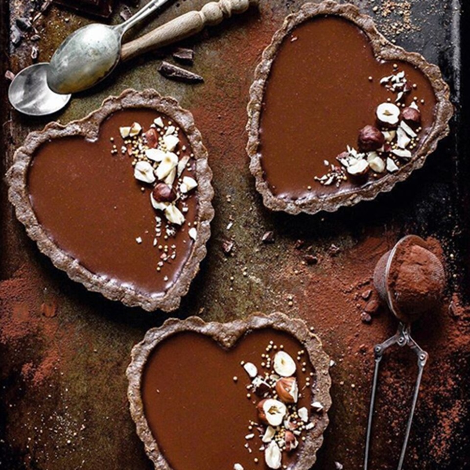 image 1 of Individual Tart Tin: 10cm Luxe Mini Heart Pan, Non Stick