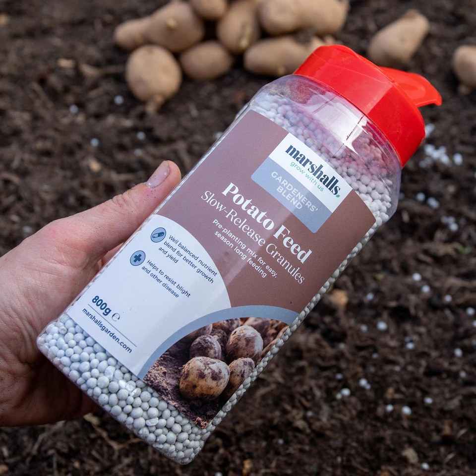 image 1 of Marshalls Garden Concentrated Slow-Release Potato Feed Granules NPK 14:14:21 800g