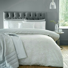 Portfolio Home Antibes Chevron Waves Soft Easy Care Bed Linen Bedding Duvet Cover Set Silver | Double