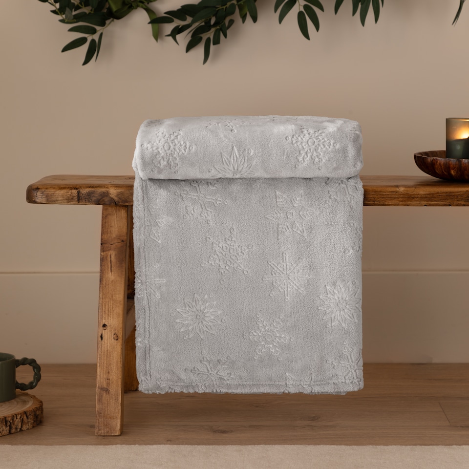 image 1 of Furn Snowflakes Soft Flannel Fleece Throw