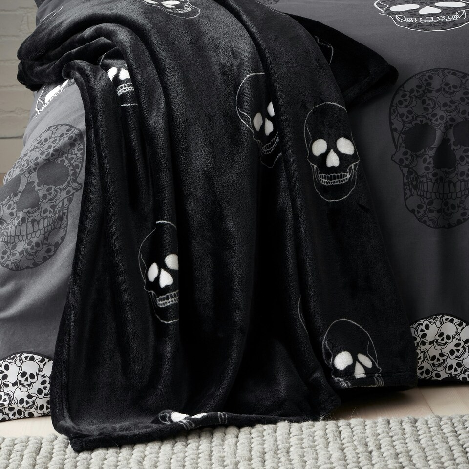 image 1 of Catherine Lansfield Skulls Cosy Fleece 130x170 cm Blanket Throw Grey