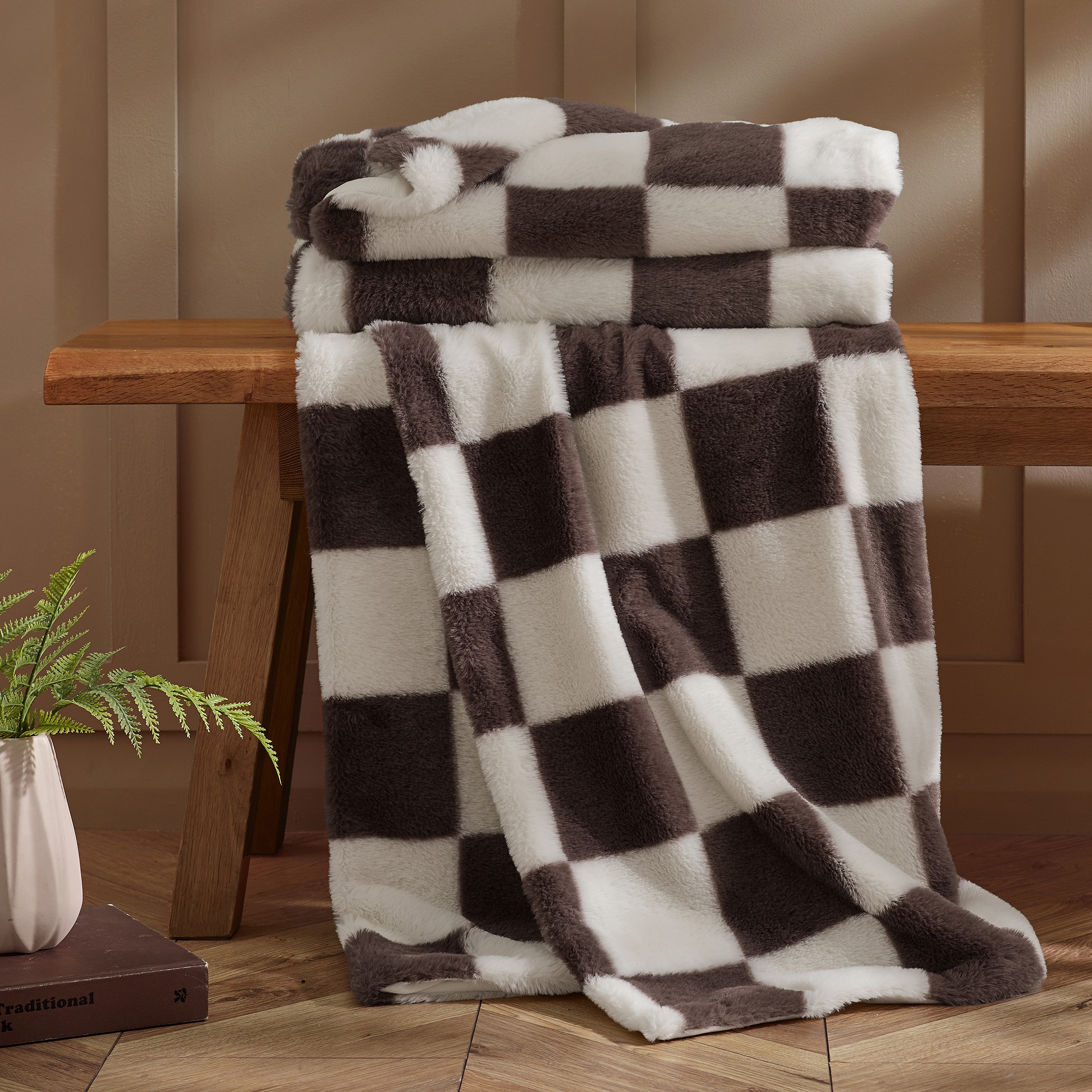 Catherine Lansfield Cosy Soft Checkerboard 130 x 170cm Blanket Throw in Chocolate | Size: 130 cm x 170 cm