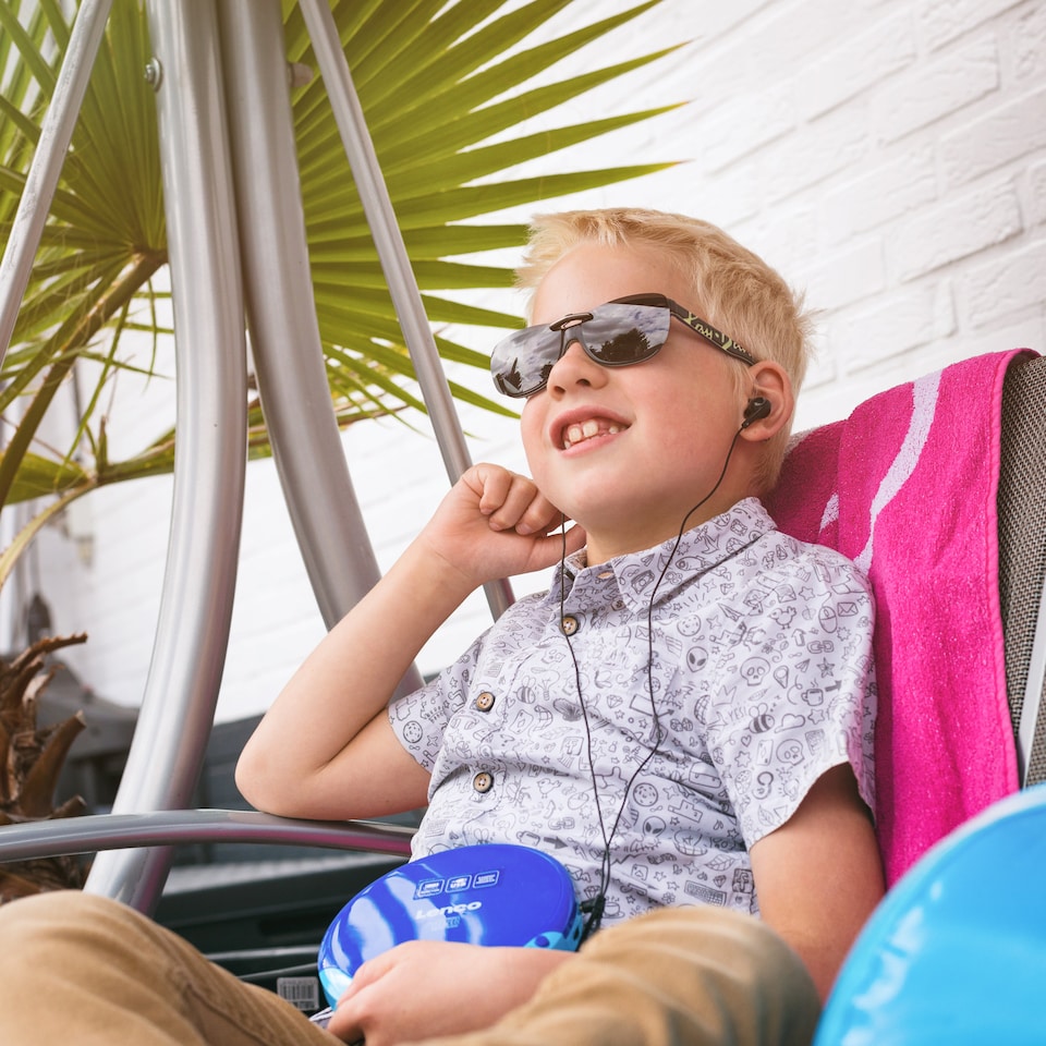 image 1 of LENCO CD-011BU - Portable CD player - Blue