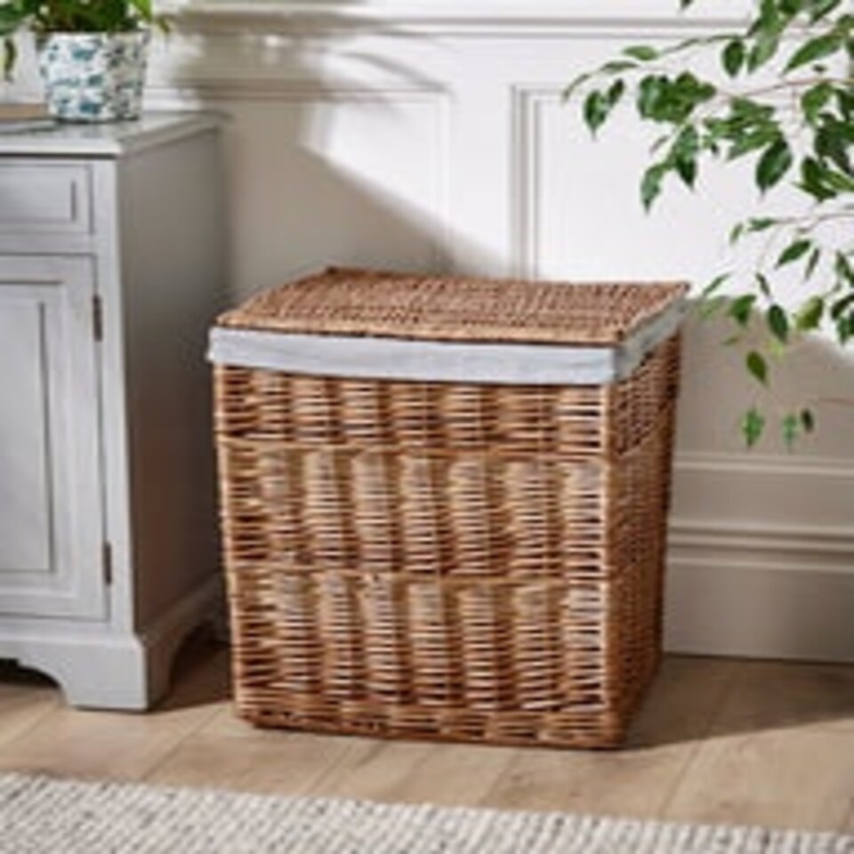 image 1 of Wicker Washing Basket with Lining N/A