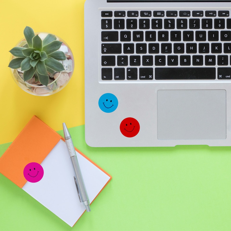 image 1 of Pack of 420 Blue Smile Face 24mm Self-Adhesive Labels