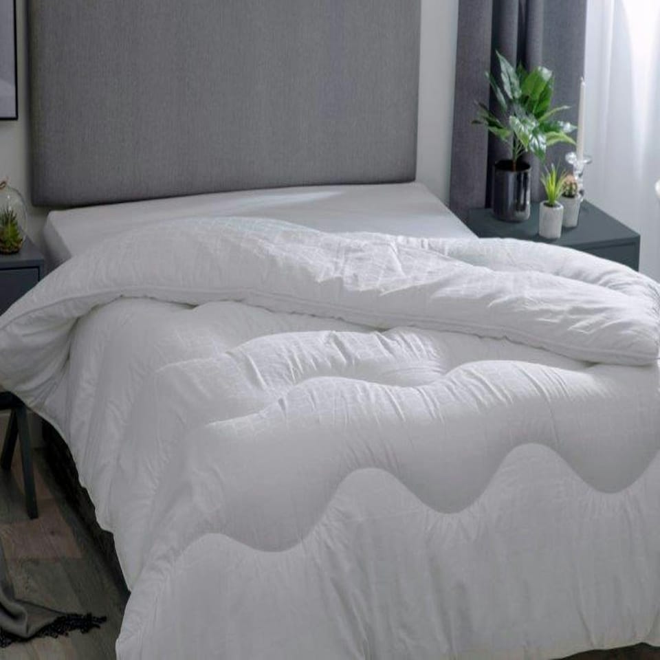 Belledorm Hotel Suite 13.5 Tog Filled Duvet - White - Kingsize