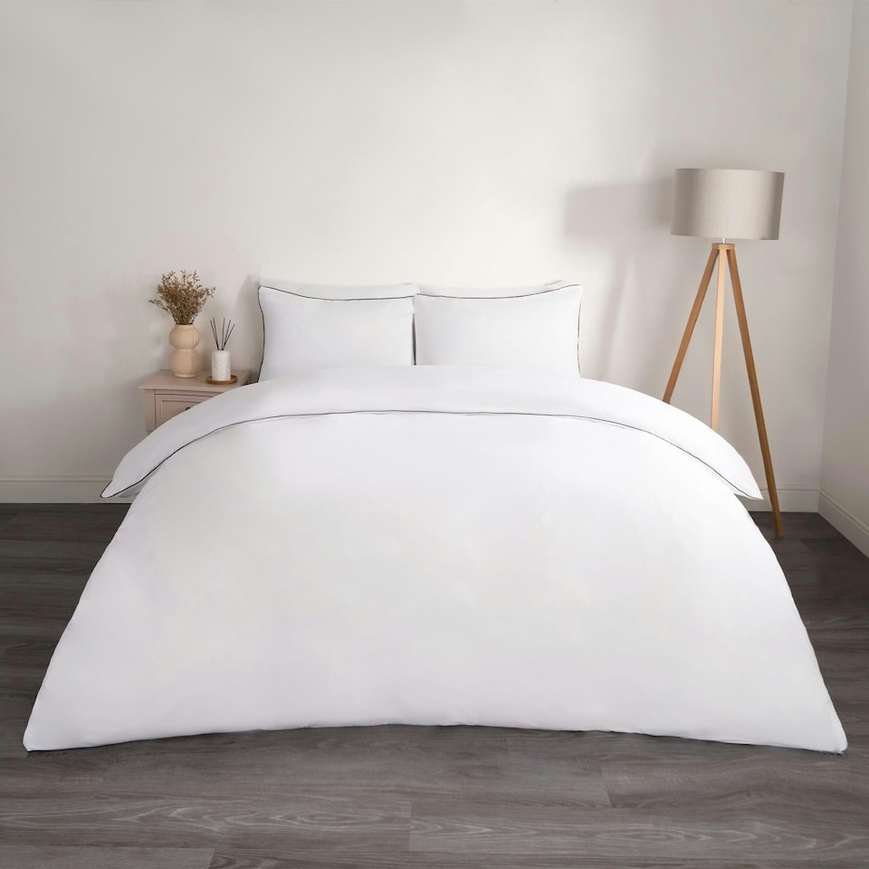 image 1 of OHS Luxury Soft Microfibre Piped Edge Duvet Quilt Cover and Pillowcase Set, King - Black/White