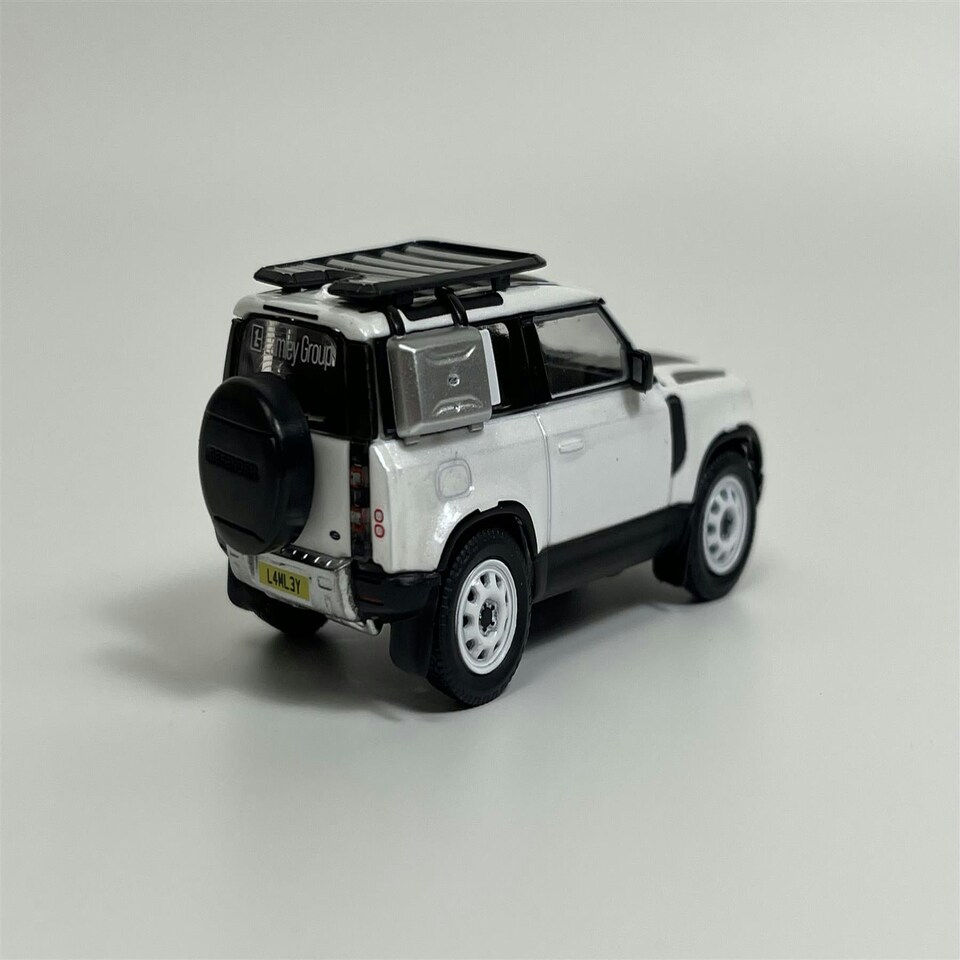 image 1 of Land Rover Defender 90 White Metallic 1:64 Scale Tarmac Works T64G019WH