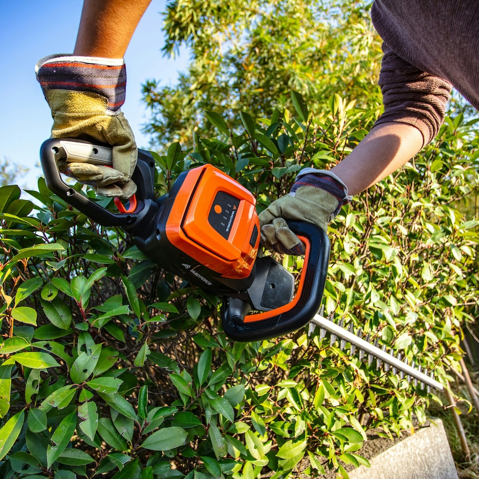 image 1 of Yard Force 40V 60cm Cordless Hedge Trimmer with 60cm Cutting Length - BODY ONLY - LH G60W - GR40 Range