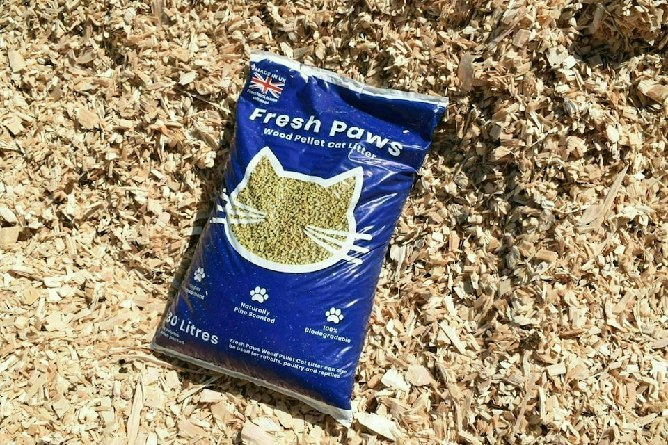 image 1 of Fresh Paws Premium Wood Pellet Cat Litter, 5 L