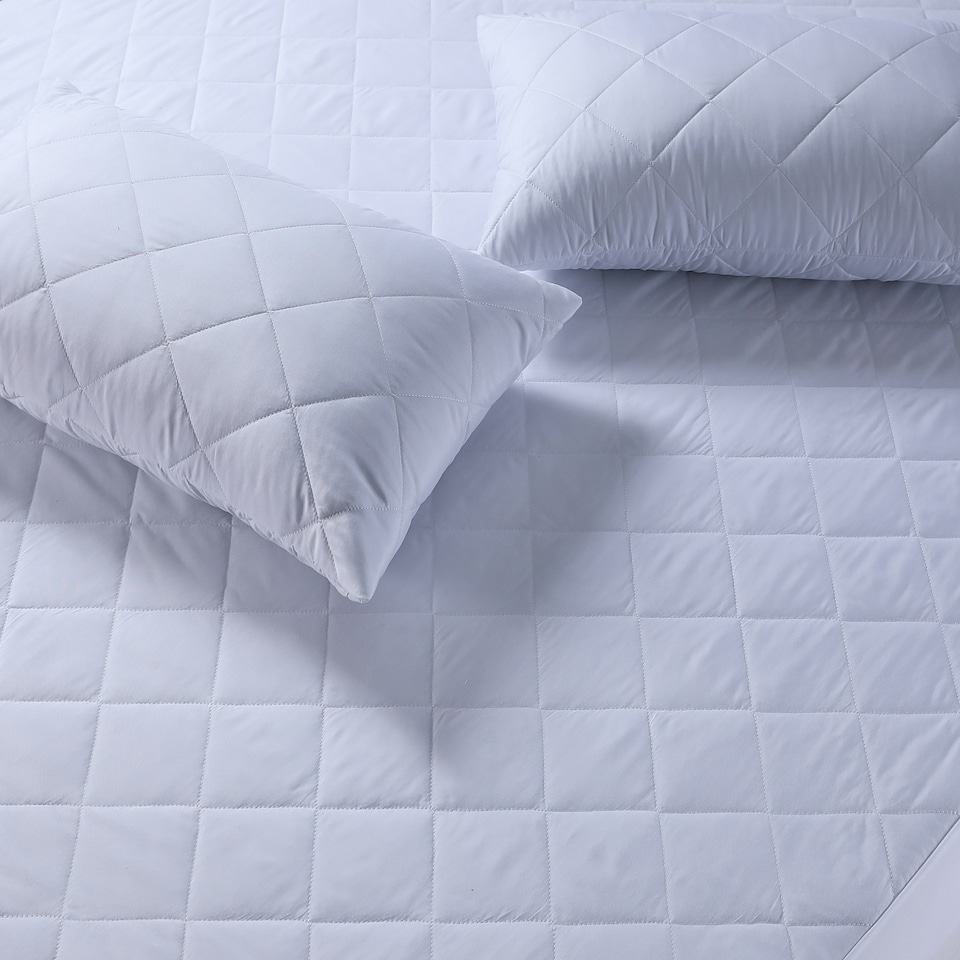Waterproof Quilted Pillow Protectors 2PK Soft Touch Microfibre Protector Zippered Closing White