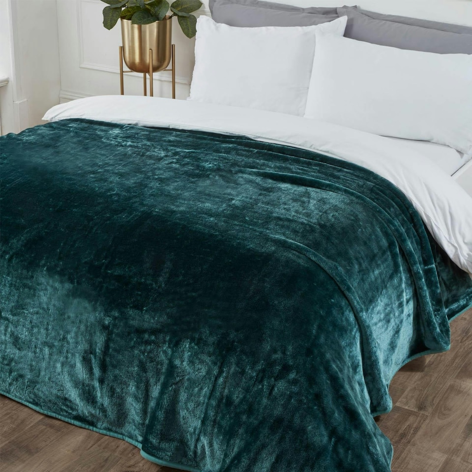 image 1 of OHS Luxury Mink Faux Fur Fleece Blanket, 150x200cm - Forest Green