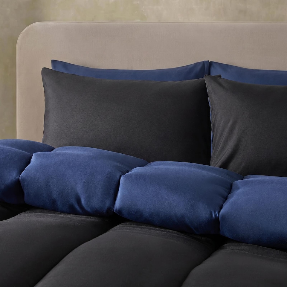 image 1 of OHS Reversible 10.5 Tog Coverless Washable Duvet with Pillowcases