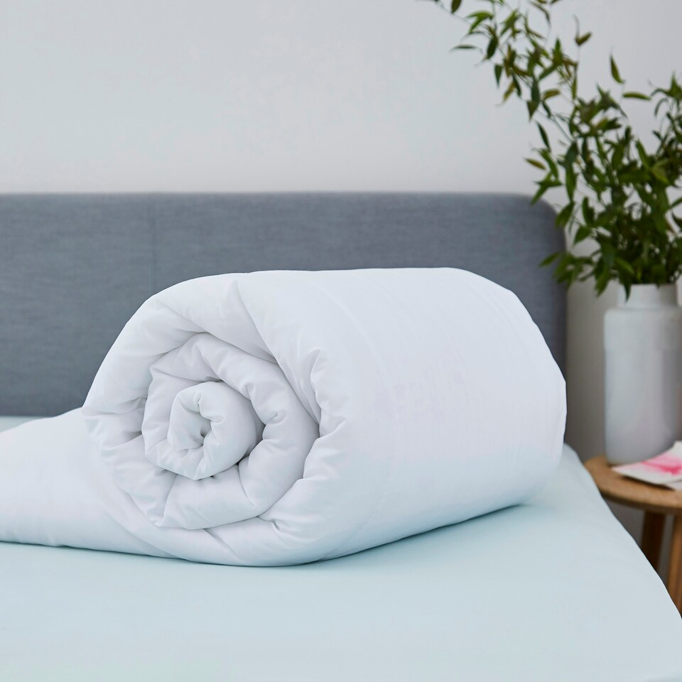 image 1 of Snug Chill Out 4.5 Tog Duvet, Cool & Lightweight, Double